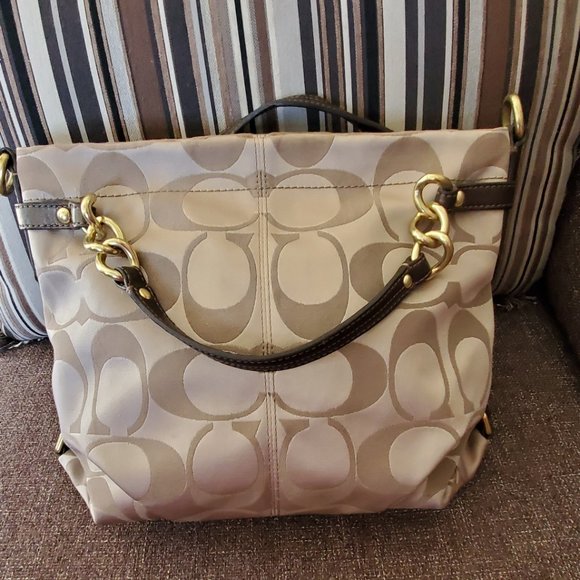 EUC Coach Signature Jacquard Hobo - Picture 2 of 10